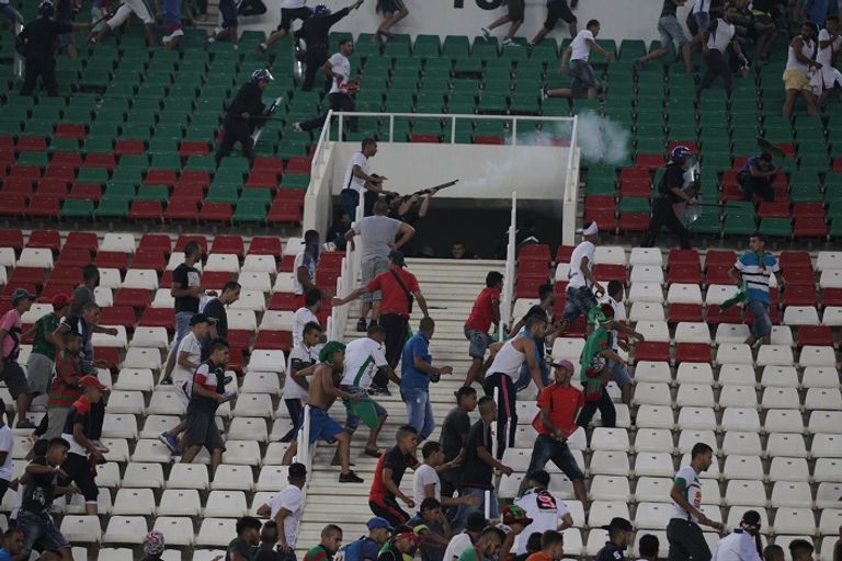 الشغب في المباراة الأخيرة بين مولودية الجزائر واتحاد الحراش