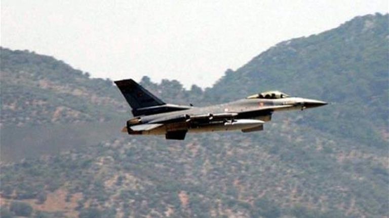الطائرات الحربية التركية تقصف أهدافًا لحزب العمال الكردستاني