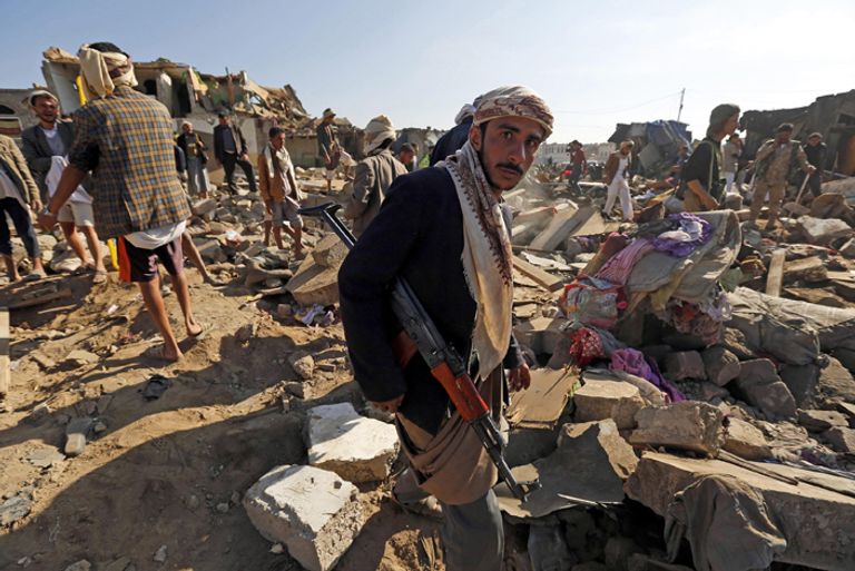 تدفق السلاح على الجماعات المتمردة في اليمن يؤجل حل الأزمة
