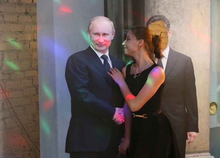 بوتين يلتقي  معجبيه في مقهي الرئيس