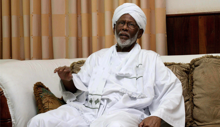 حسن الترابي زعيم حزب المؤتمر الشعبي السوداني المعارض
