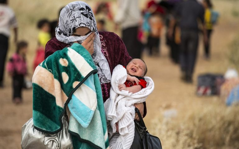الأم السورية تعيش ظروف قاسية في ظل الحرب