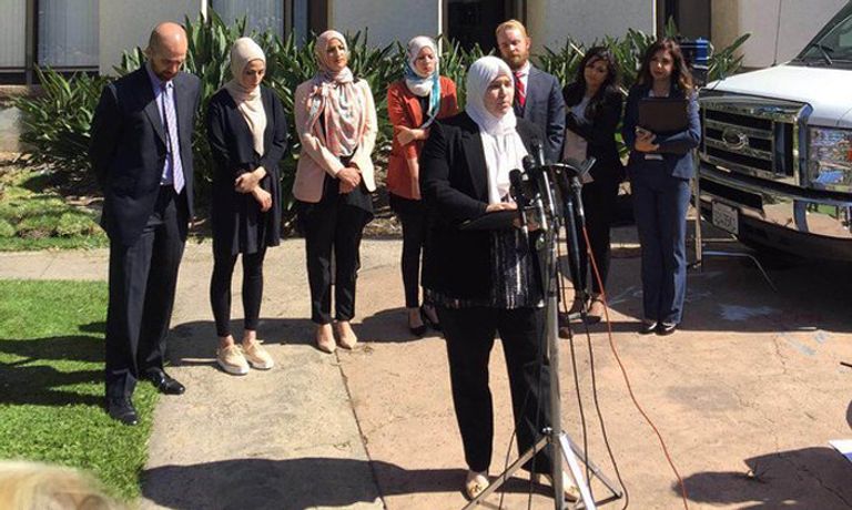 مطعم في كاليفورنيا يطرد 7 مسلمات أمريكيات بسبب ارتدائهن الحجاب