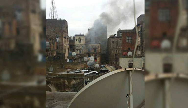 مليشيات الحوثي وصالح تحرق منازل المواطنين في اب وسط اليمن
