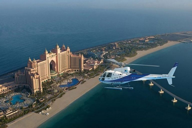 طائرة تابعة لأوبر تحلق فوق دبي