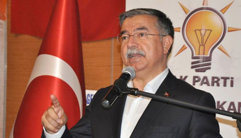 وزير الدفاع التركي عصمت يلمظ