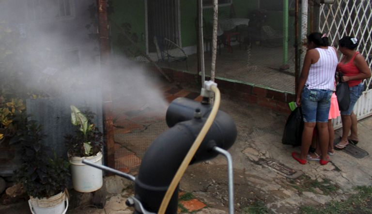 السلطات الكولومبية ترش المبيدات بالشوارع لمحاصرة فيروس زيكا