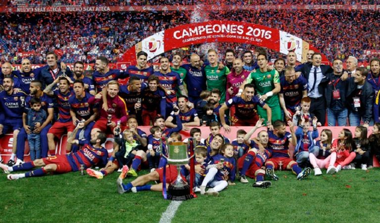 برشلونة يحتفل بالكأس