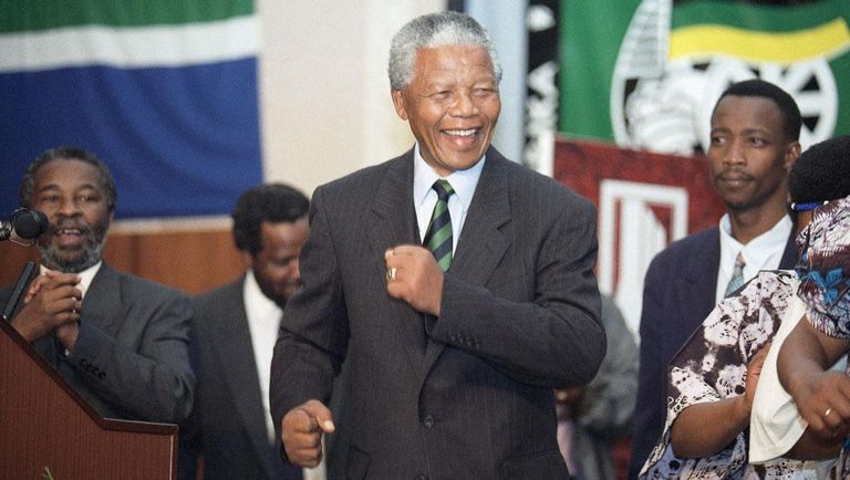 انتخب نلسون مانديلا رئيسا لجنوب إفريقيا 1994-1999