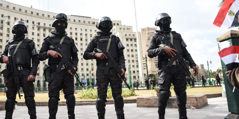 قوات الأمن المصرية تنتشر استعدادا لدعوات التظاهر في 25 إبريل