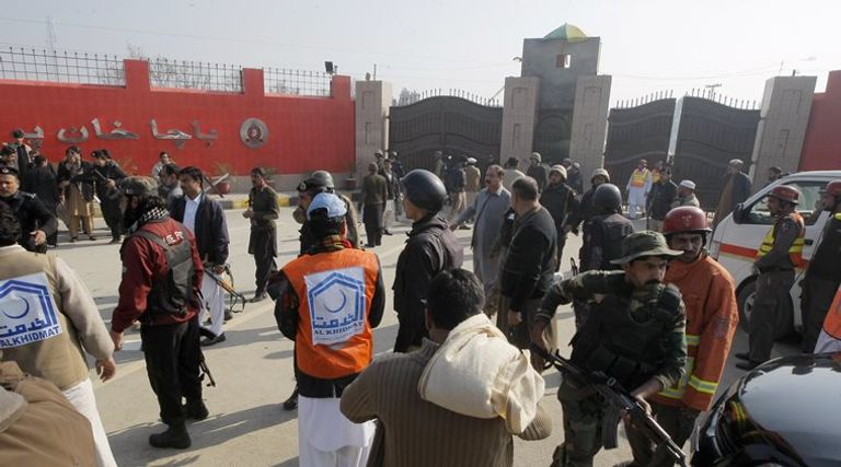 حداد في باكستان بعد مقتل 21 في هجوم لطالبان