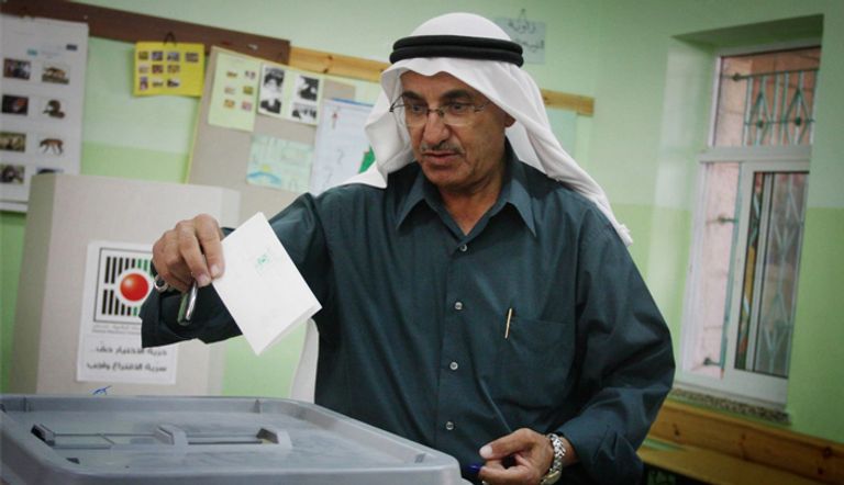 فلسطينيون يدلون بأصواتهم في انتخابات سابقة