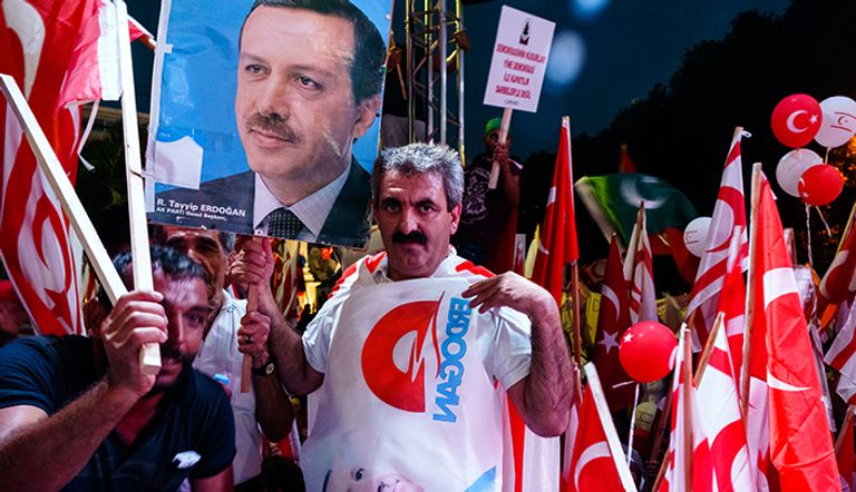 أنصار أردوغان خلال مظاهرة في الجزء الشمالي من نيقوسيا الجمعة