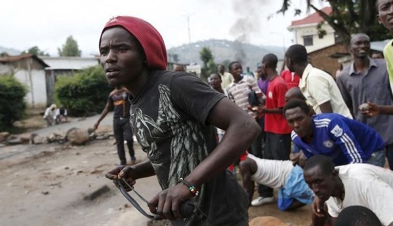 متظاهرون اثناء اشتباكات مع قوات الأمن في بوجومبورا