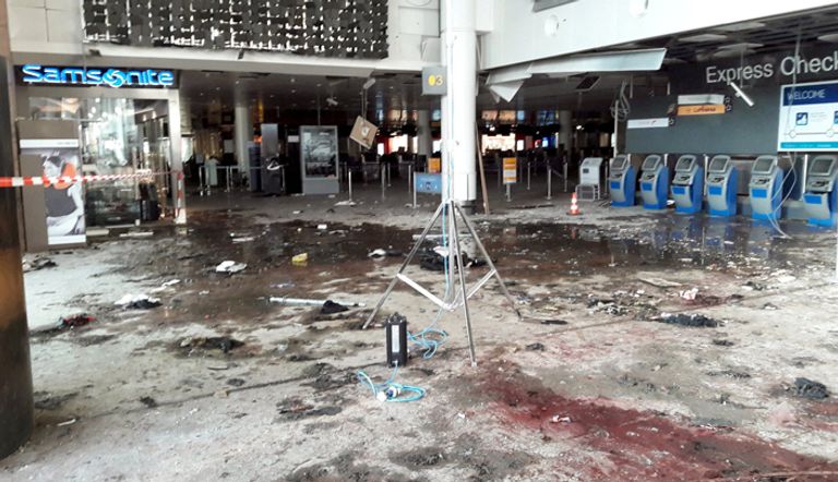آثار التفجيرات داخل مطار بروكسل