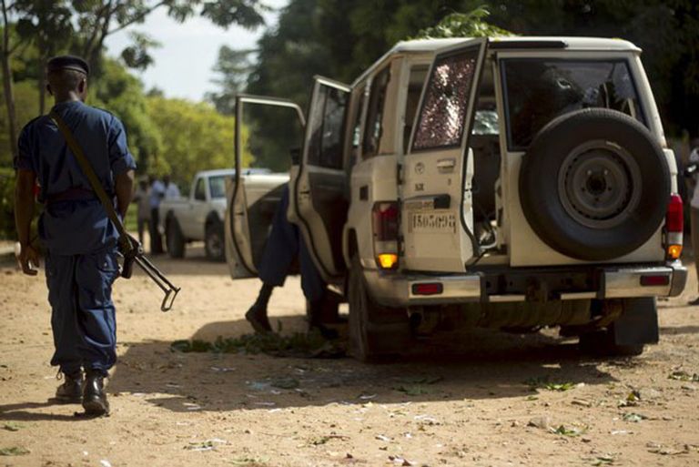أحد أفراد الشرطة في في بوجومبورا عاصمة بوروندي