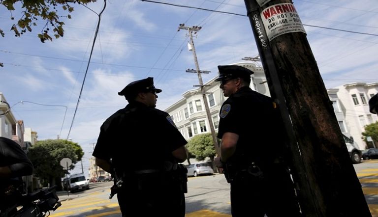 رجلا شرطة في أحد شوارع سان فرانسيسكو