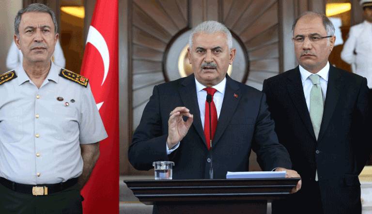 رئيس الوزراء التركي بن علي يلدريم خلال المؤتمر الصحفى