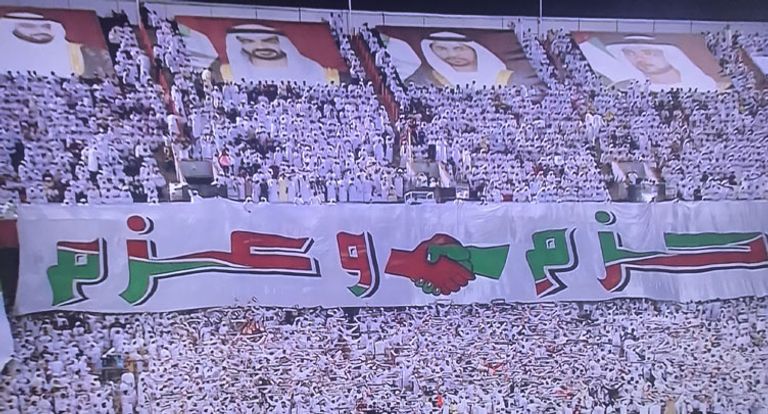 الجماهير الإماراتية تفاجئ نظيرتها السعودية خلال لقاء المنتخبين