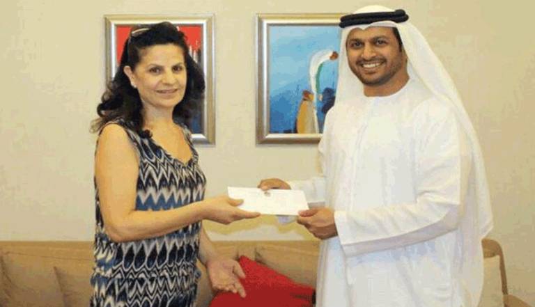 سفير الإمارات لدى لبنان حمد سعيد سلطان الشامسي يقدم التبرع للجمعية