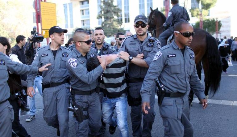 شرطة الاحتلال الإسرائيلي تعتقل شابا فلسطينيا- أرشيفية