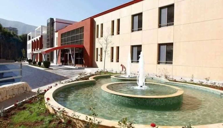 مستشفى الشيخ خليفة بن زايد الواقع بين بلدتي شبعة والهبارية