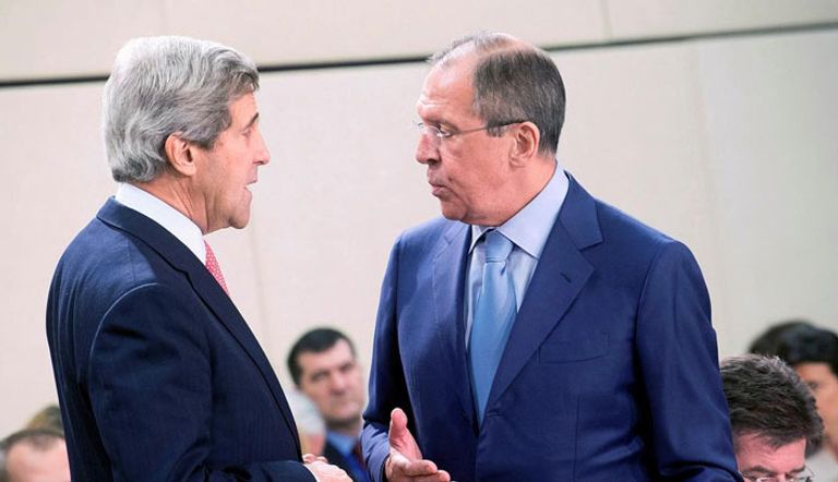وزير الخارجية  الروسي سيرجي لافروف  و نظيره الأمريكي جون كيري