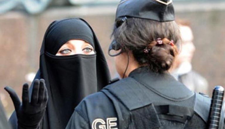 استطلاع رأي يظهر تراجع الإسلام في فرنسا أكثر من ألمانيا
