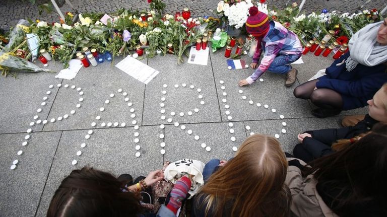 صورة أرشيفية لتأبين ضحايا هجمات باريس