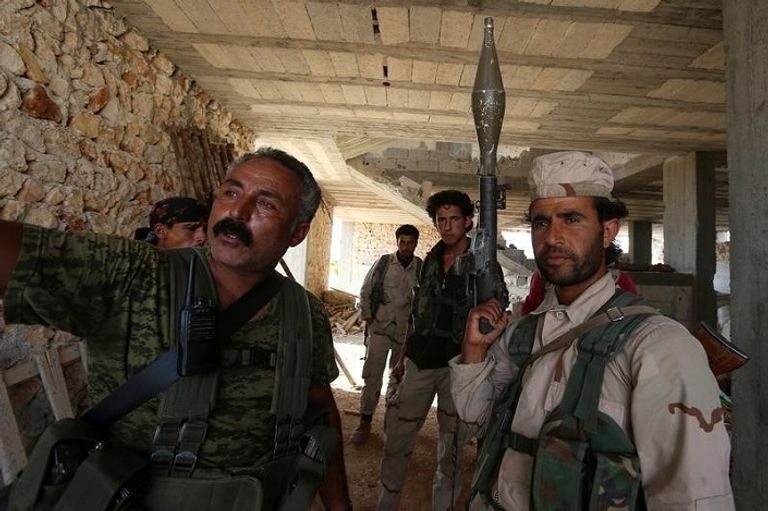 مقاتلون أكراد قرب منبج السورية