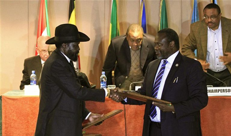 زعيم المتمردين في جنوب السودان رياك مشار مع رئيس جنوب السودان سالفا كير
