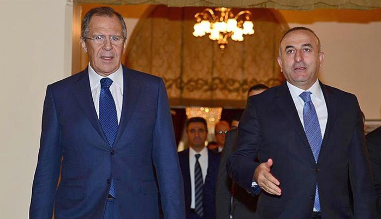 وزير الخارجية التركي مولود جاويش أوغلو ونظيره الروسي سيرجي لافروف