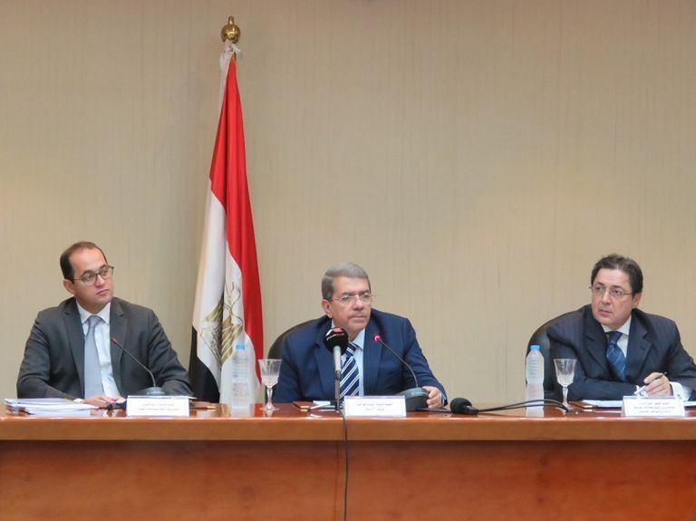 وزير المالية المصري خلال مؤتمر صحفي 