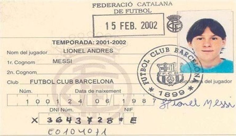 صورة جواز سفر ميسي وتأشيرة دخوله إقليم كتالونيا