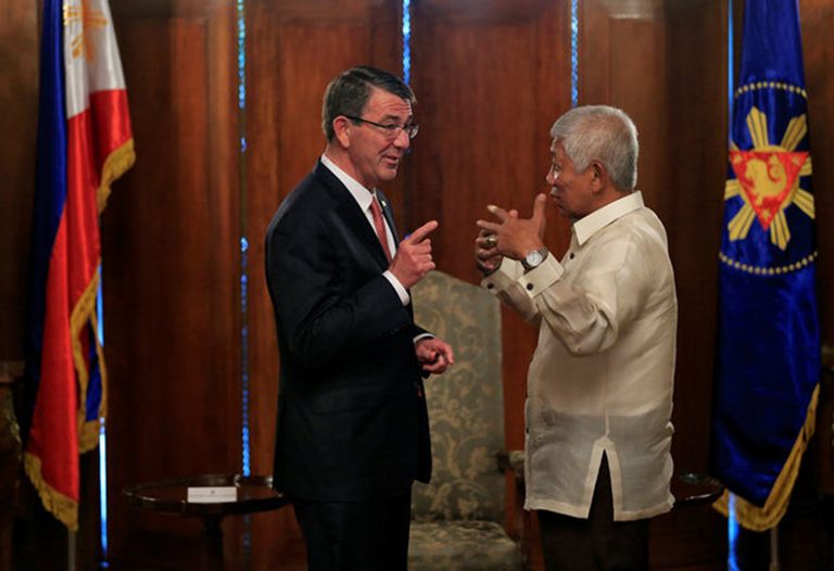 وزير الدفاع الأمريكي يلتقي نظيرة الفلبيني