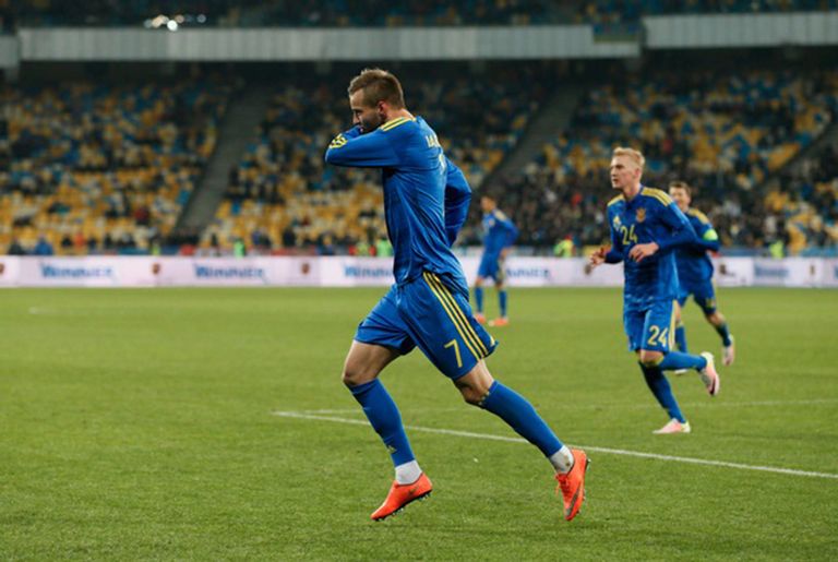 يارمولنكو يقود أوكرانيا للفوز على ويلز
