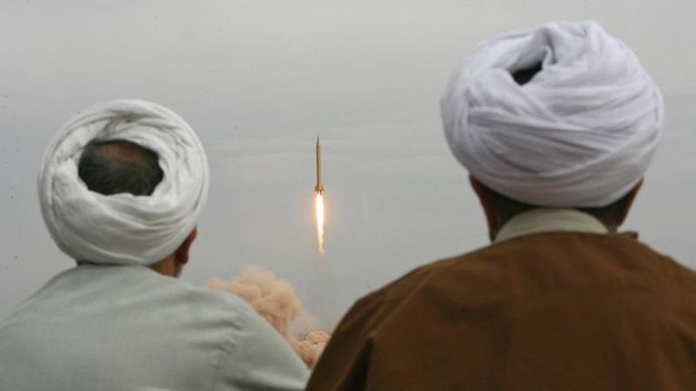 إيران تستفز القوى الغربية بتجاربها الصاروخية