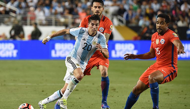 جانب من مباراة الأرجنتين وتشيلي في دور المجموعات من كوبا أمريكا