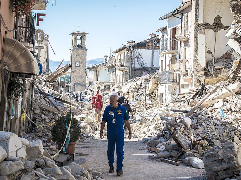 أثار الزلزال الي ضرب إيطاليا 