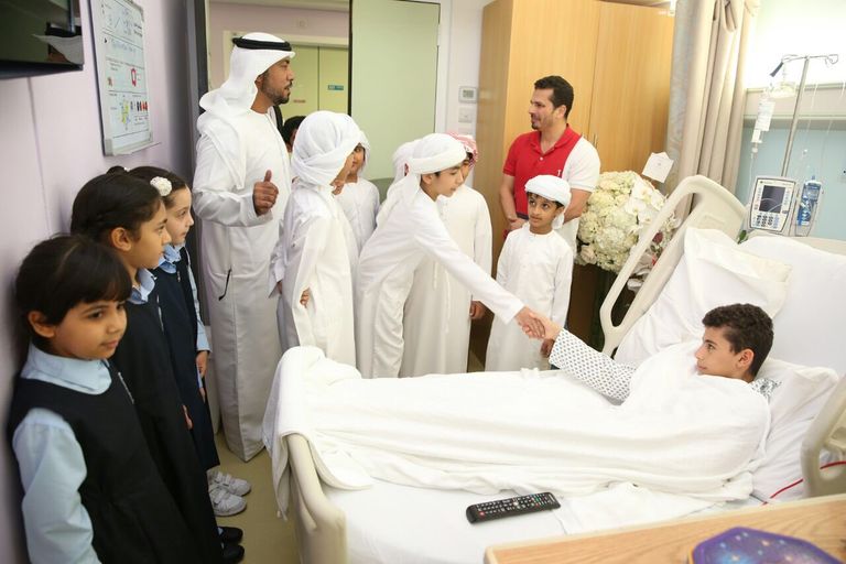 أثناء زيارة الطلبة المصابين بحادث مروري