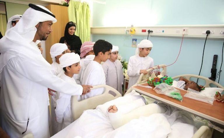 أثناء زيارة الطلبة المصابين بحادث مروري