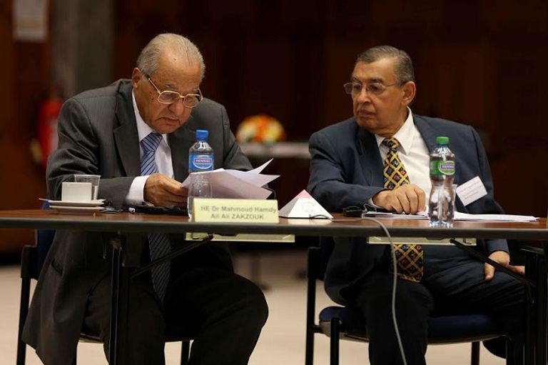 خلال جلسة الحوار بين حكماء الشرق والغرب الدكتور زقوق عضو مجلس حكماء المسلمين