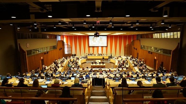 أميرة بن كرم خلال مشاركتها في جلسة إطلاق التقرير المعني بالتمكين الاقتصادي للمرأة.