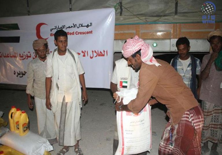 مساعدات غذائية إماراتية لأهالي رأس حويرة بحضرموت اليمنية