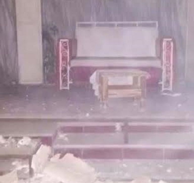 آثار التفجير آثار الدماء على الأرض