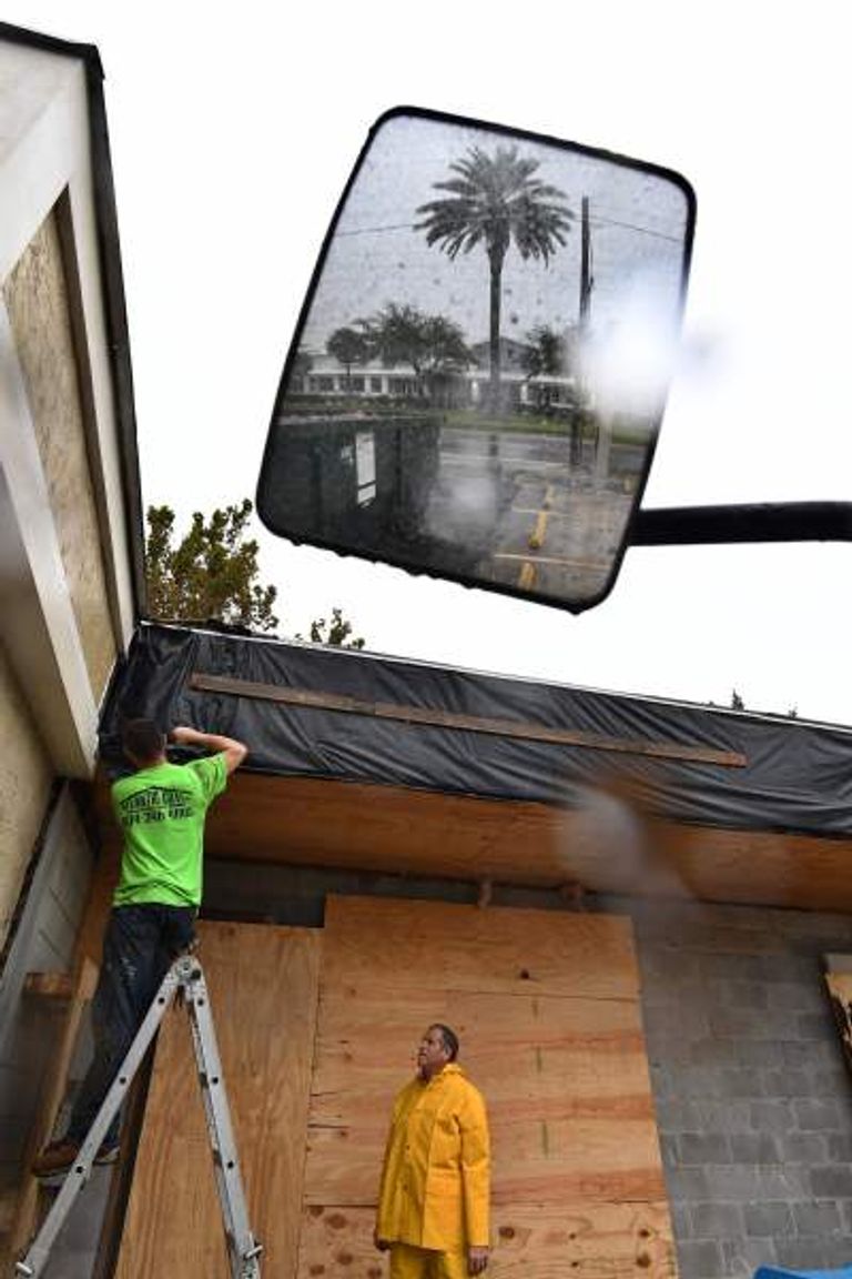 جانب من الإعصار