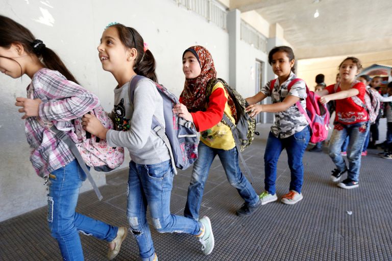 أطفال من اللاجئين السوريين في فصل بإحدى مدارس جبل لبنان
