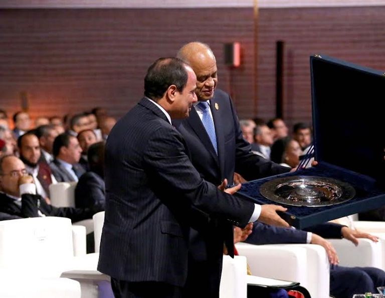 تكريم السيسي 150 عاما على الحياة النيابية في مصر