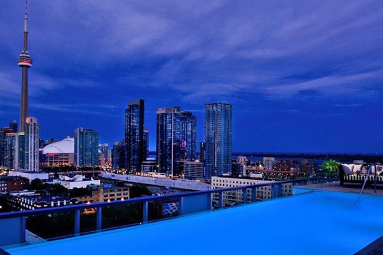 هل تحلم بالسباحة مع إطلالة مرتفعة رائعة؟