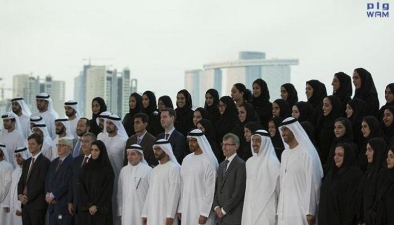 محمد بن زايد يستقبل خريجي أكاديمية الإمارات الدبلوماسية